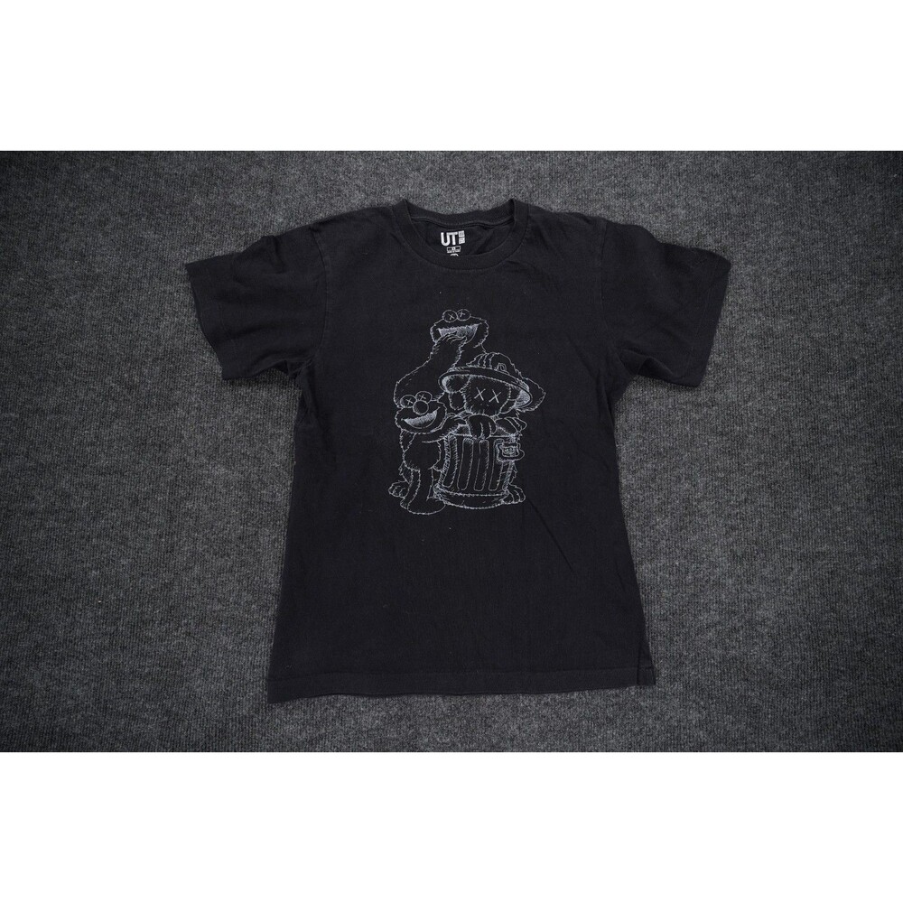 KAWS Uniqlo Sesame Street T-Shirt Adult XS Companion Black Cookie Monster Elmo